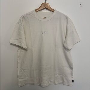 Nike Sportswear Premium Essentials T-Shirt